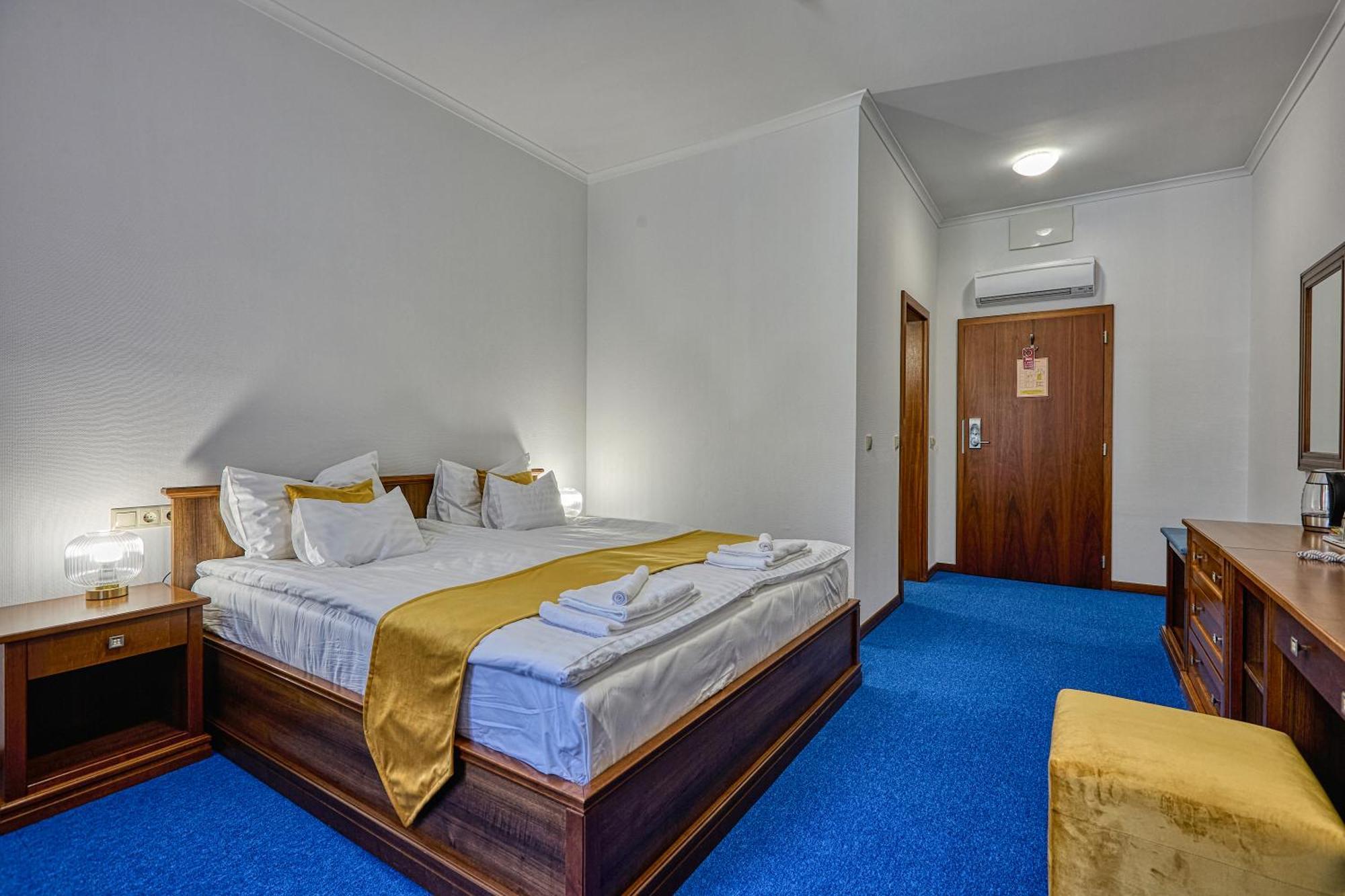 Bassiana Hotel Es Etterem Sárvár Exterior foto